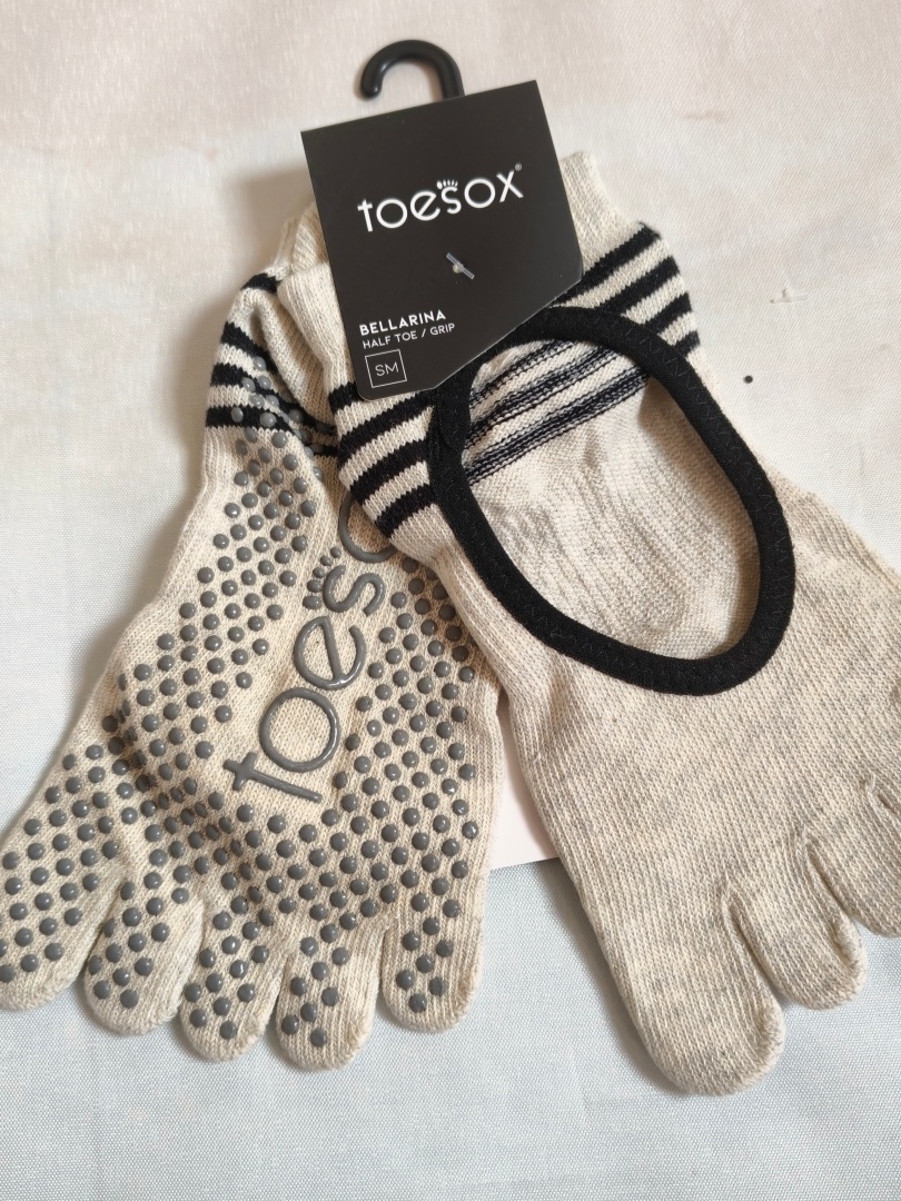 Toesox Yoga Five-Toe Socks Men - Yoga Fitness Wear review and price