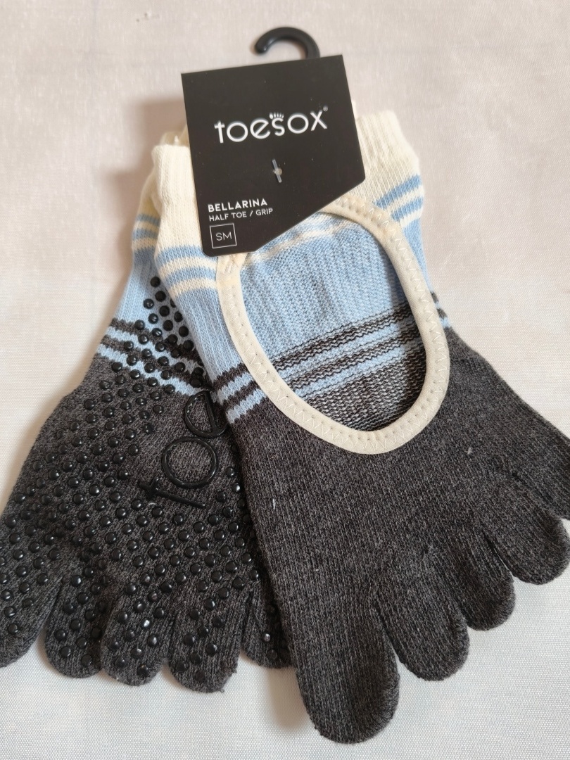 Toesox Yoga Five-Toe Socks Men - Yoga Fitness Wear review and price
