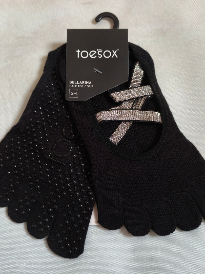 Toesox Yoga Five-Toe Socks Men - Yoga Fitness Wear review and price